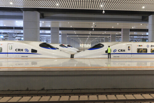 The fast train links Kunming to Beijing, Shanghai, and Guangzhou