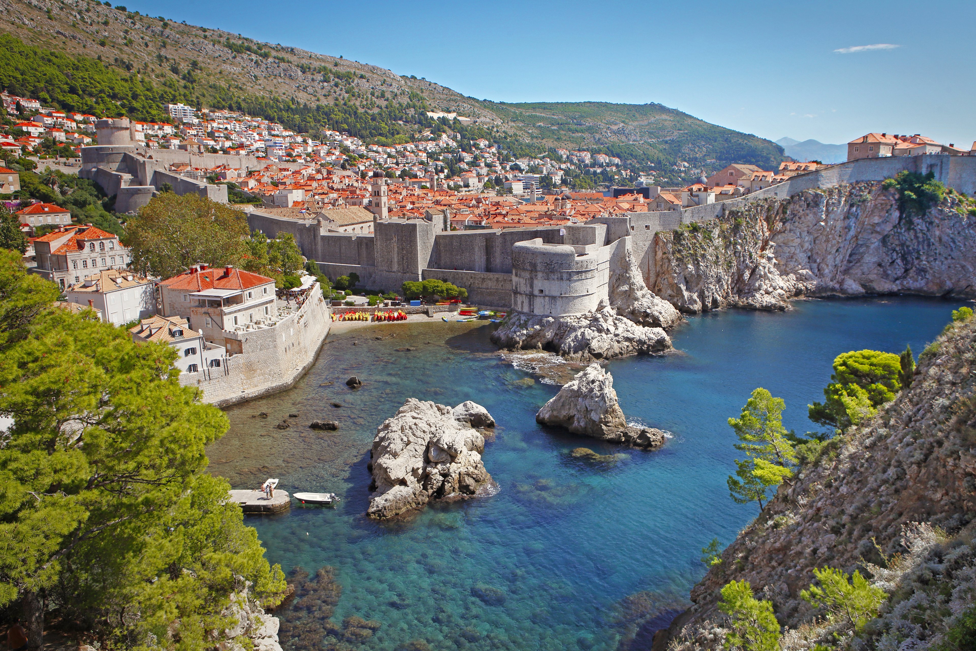 Aerial view of Dubrovnik&rsquo;s historic old town with red rooftops and Adriatic coastline