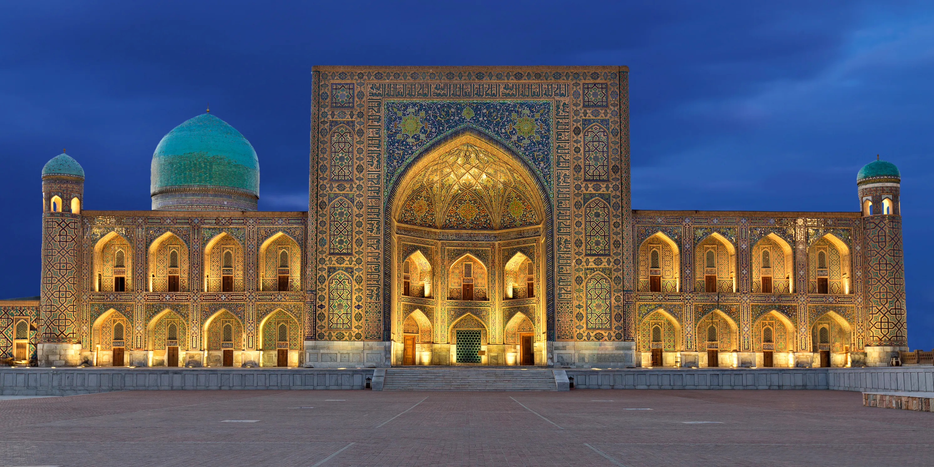Panoramic view of Registan Square in Samarkand, featuring mosaic-covered madrassas and domes, a highlight of Uzbekistan travel