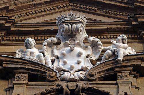 The Medici arms and two angels over the central circular window of Santi Michele e Gaetano Church.