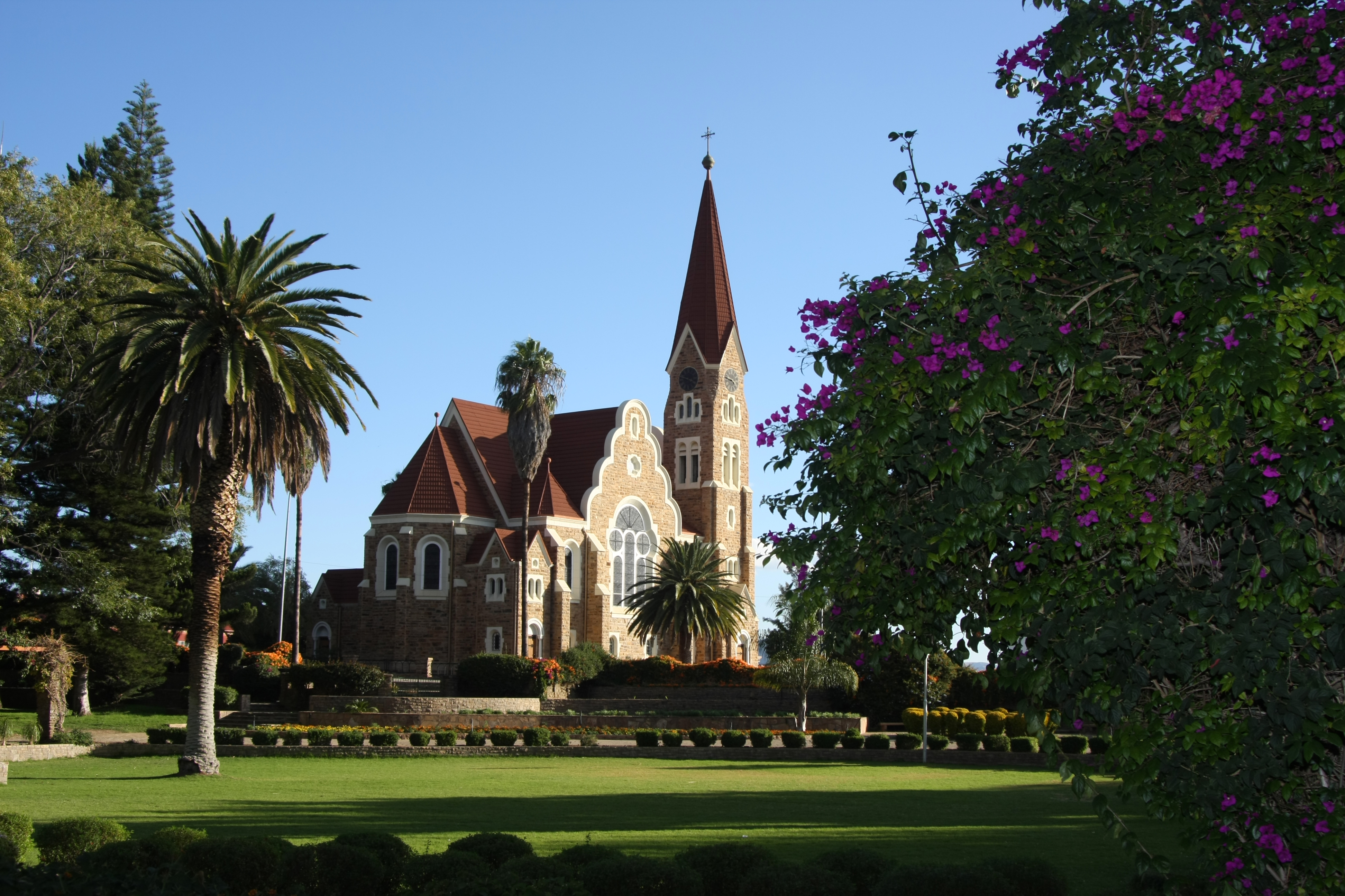 Windhoek&rsquo;s Christuskirche viewed from the Tintenpalast gardens, a key landmark in Namibia&rsquo;s capital city.