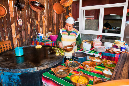A female chef in Teotihuacan.