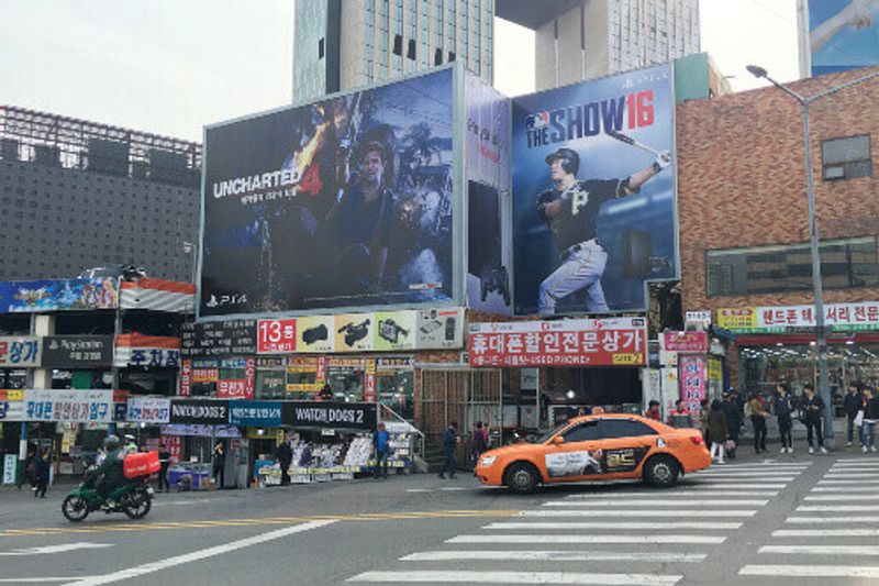 The facade of Najin Mall, a part of the Yongsan Electronics Mall Complex in Seoul.