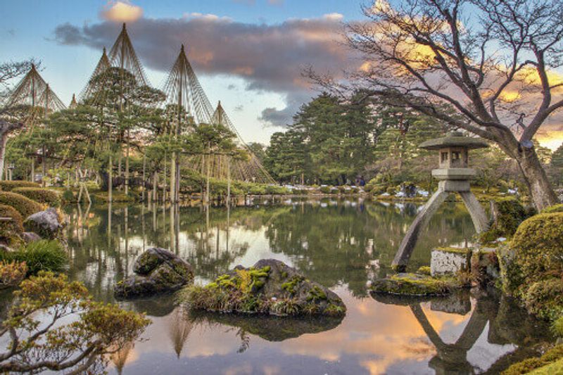 Kenrokuen in Kanazawa is one of Japans three most beautiful landscape gardens alongside Mitos Kairakuen and Okayamas Korakuen.