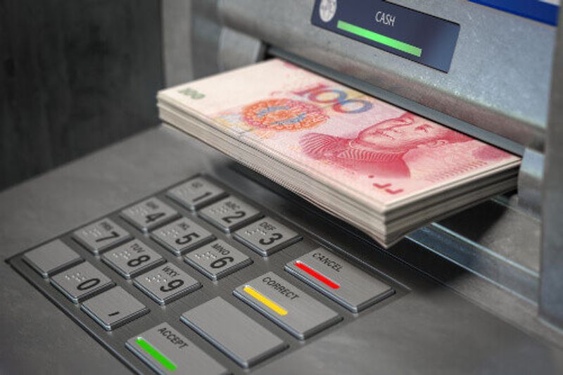 Withdrawing RMB from an ATM on arrival is easy.
