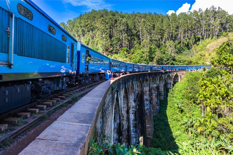 The famous Demodara Nine Arch Bridge in Ella.