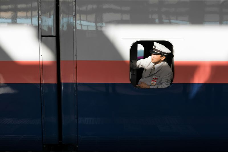 Bullet train in Tokyo (Photo: Simon Launay/Unsplash)