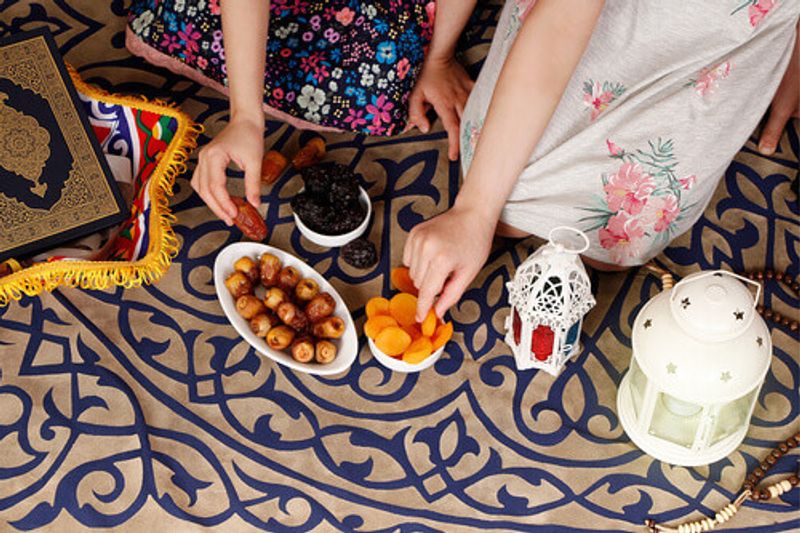 Women eat dates on the day of Eid.