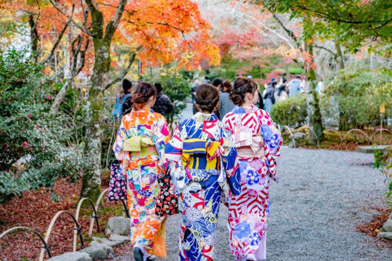 Tourists wear Kimonos in the Sogenchi Pong Garden at Tenryuji Temple, located in the Saga Arashiyama area in Kyoto, Japan.