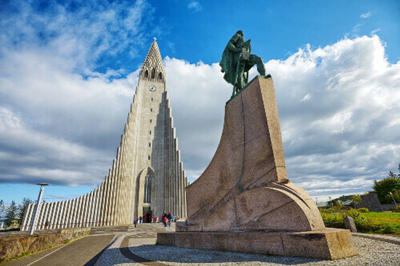 The Church of Hallgrimur and monument of Leif Ericsson.