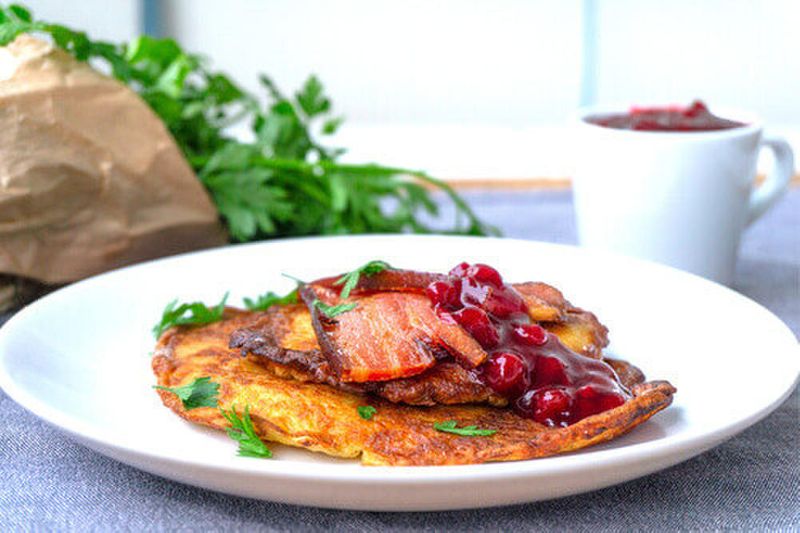 Raggmunk med fläsk or Swedish potato pancakes with pork bacon and cranberries.