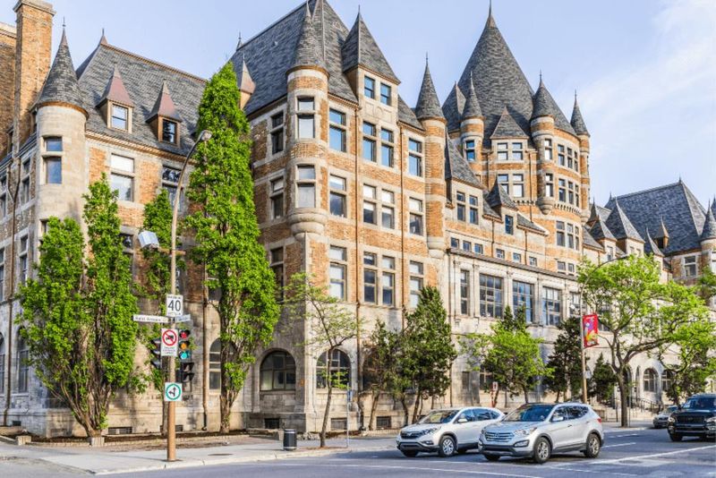 Front exterior view of Gare Viger in Quebec.