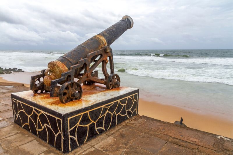 Old colonial canon on the Galle Face Green beach in Colombo, Sri Lanka.
