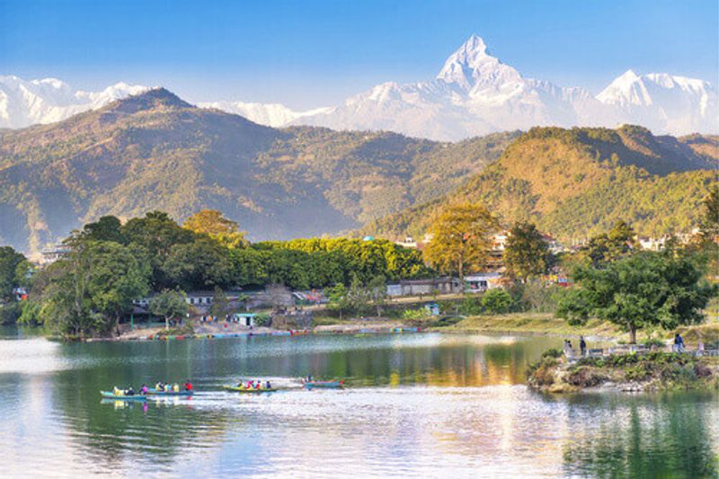 The attractive landscapes of Pokhara Lake in Nepal
