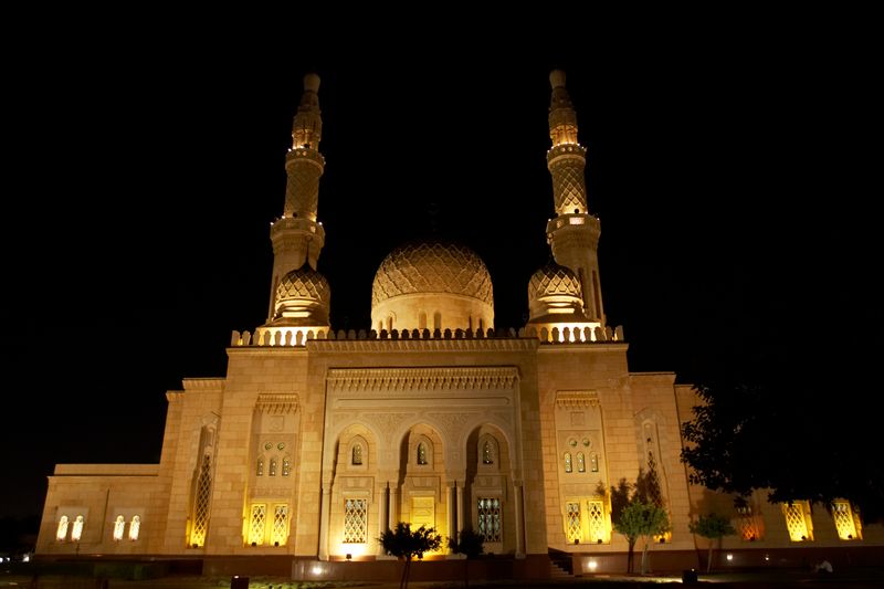 Jumeirah Mosque glows beautifully at night—a serene cultural stop on your Dubai stopover