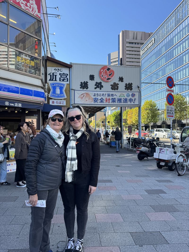 Loren and her mum at Tsukiji Fish Market (Photo: supplied)