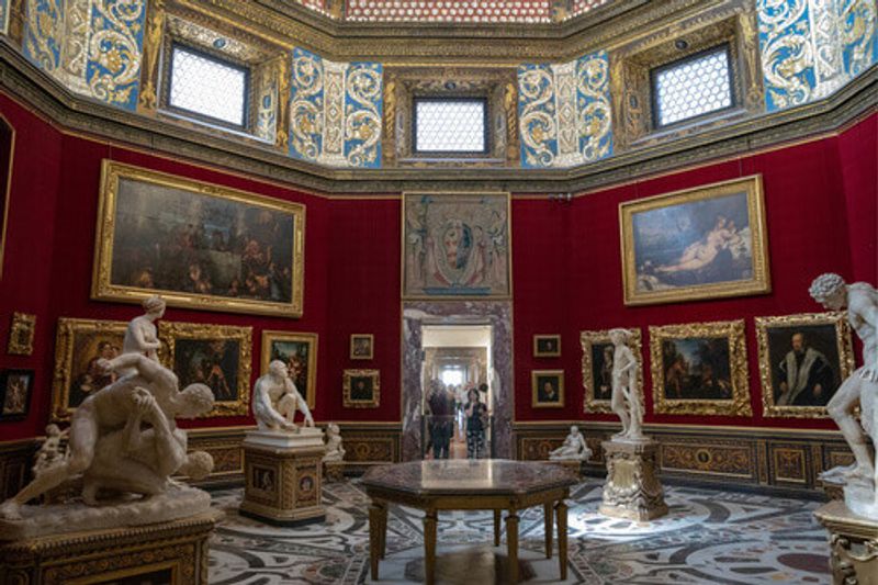 The panoramic view of the interiors and artwork of the Uffizi Gallery.