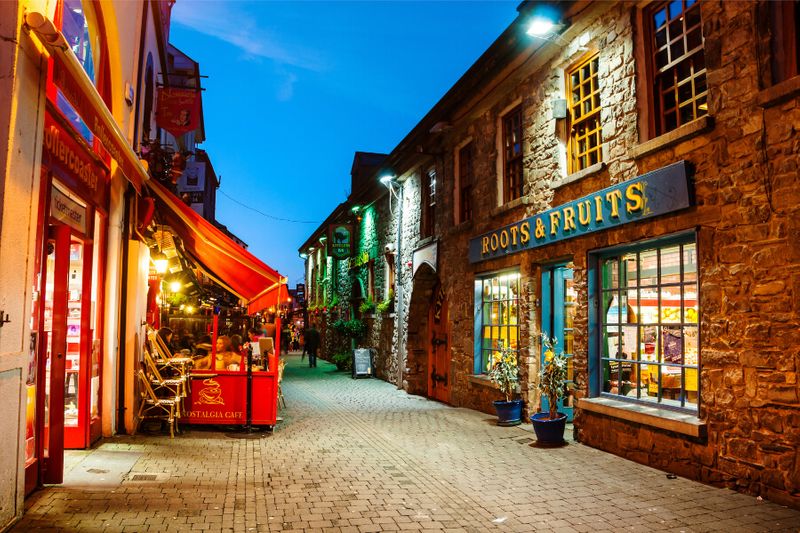 The cobbled streets of Kilkenny with various pubs and restaurants