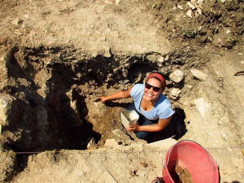 Gillian de Boer excavating in Rome.